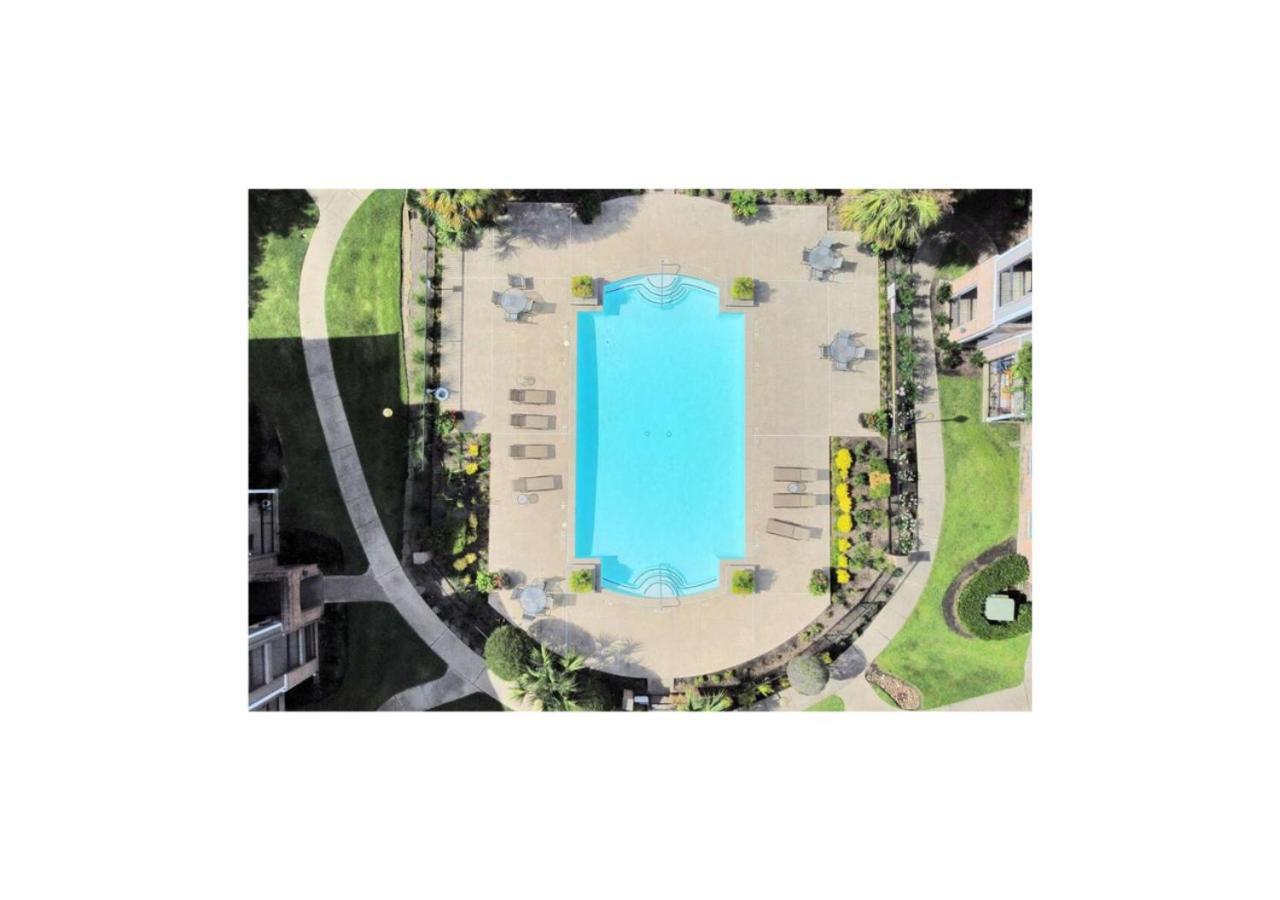 Apartment Luxury 2 Bedroom With Balcony At Heights - Sleeps 4 Houston