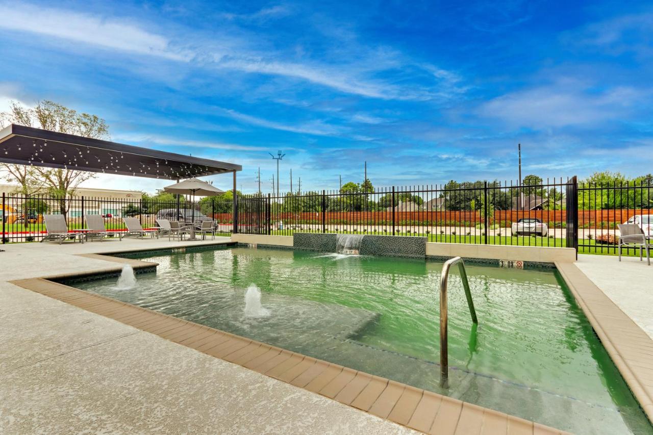 Towneplace By Marriott Northwest Beltway 8 Hotel
