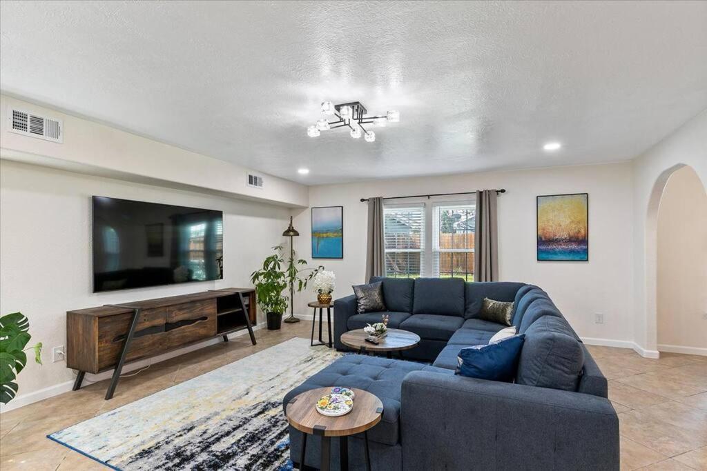 Lucky House - Tranquility In The Middle Of - Tv In Every - 300 M2