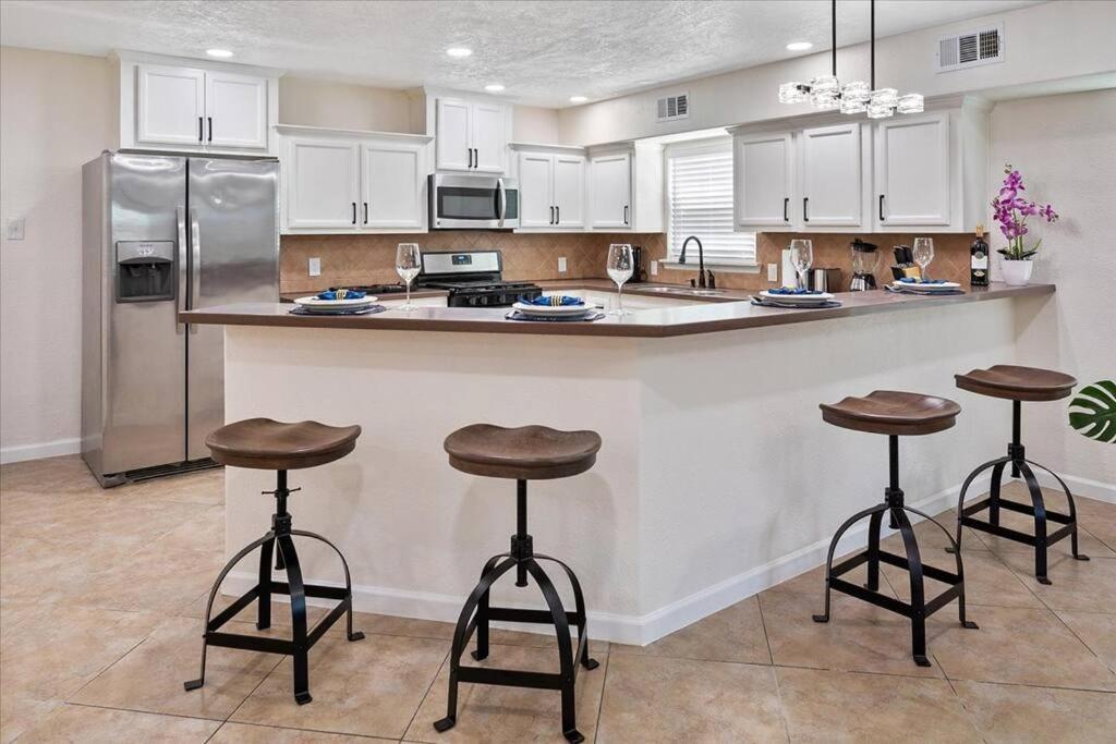 Lucky House - Tranquility In The Middle Of - Tv In Every - 300 M2 Holiday home Houston
