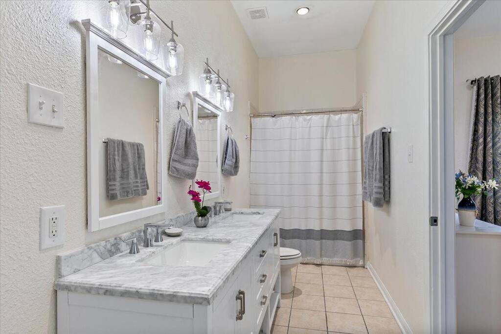 Lucky House - Tranquility In The Middle Of - Tv In Every - 300 M2 * Houston
