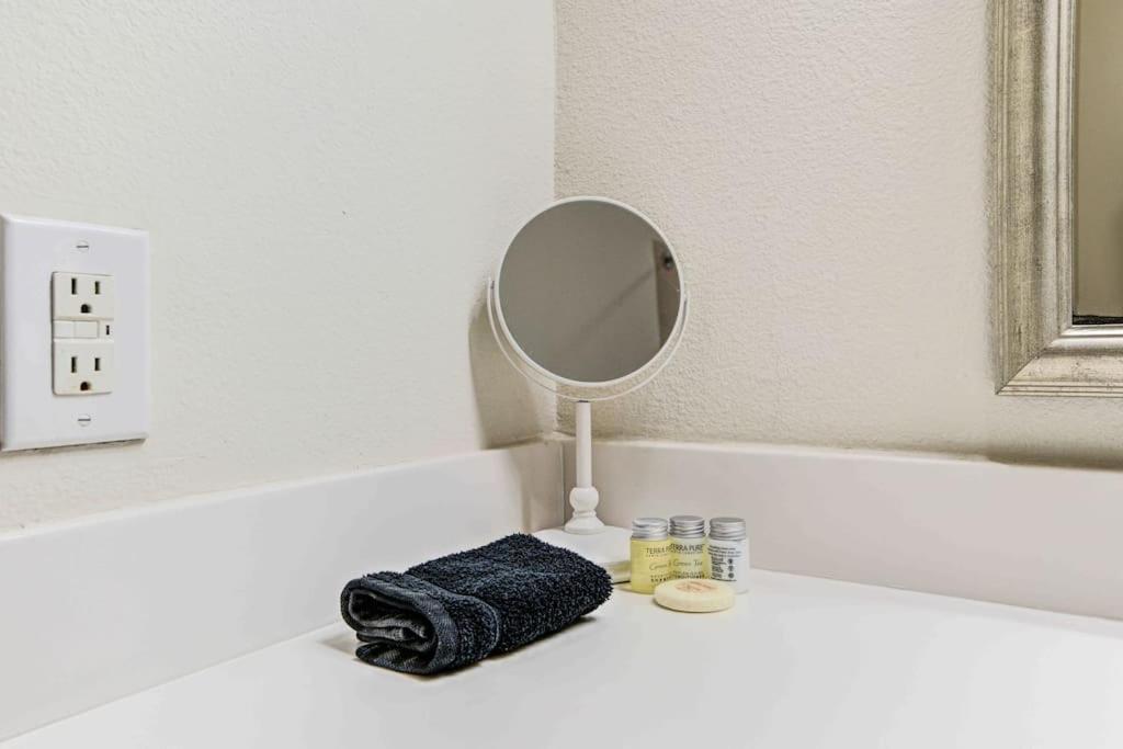 Cozy Nrg Pool,wi-fi, Free Parking, Petsok! Apartment Houston