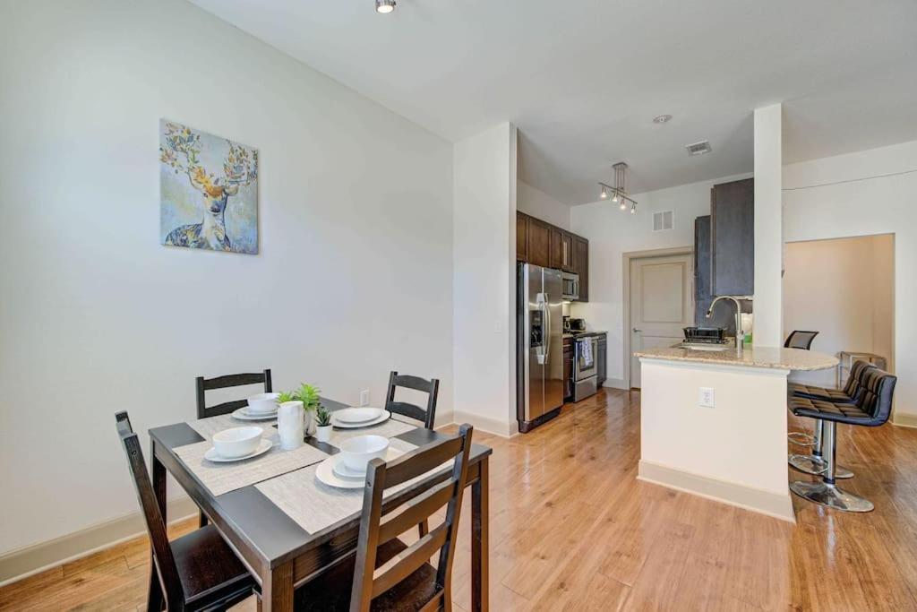 Cozy Nrg Pool,wi-fi, Free Parking, Petsok! Apartment Houston