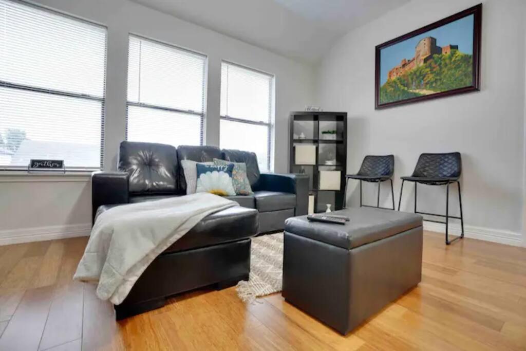 Fabulous Vacation 4 Bdrm W/pool Table * Houston