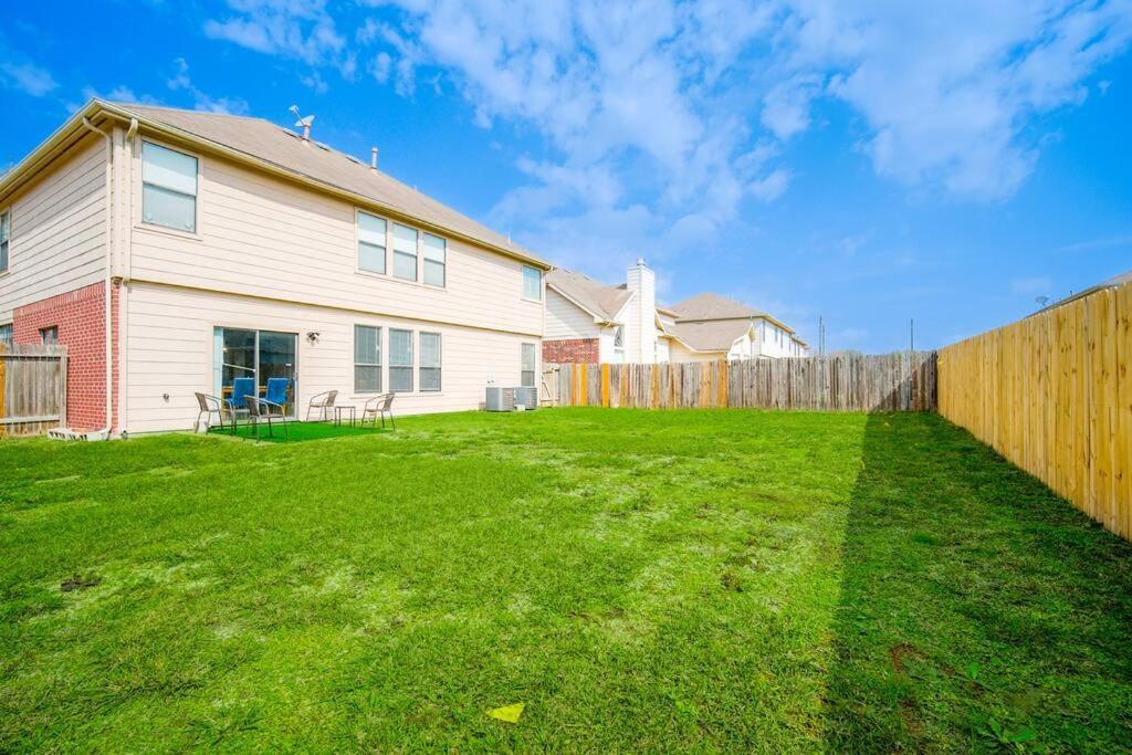 Fabulous Vacation 4 Bdrm W/pool Table Holiday home