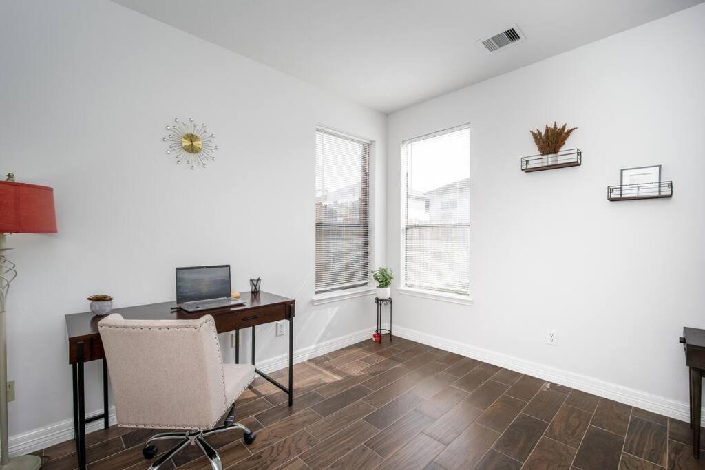 Fabulous Vacation 4 Bdrm W/pool Table