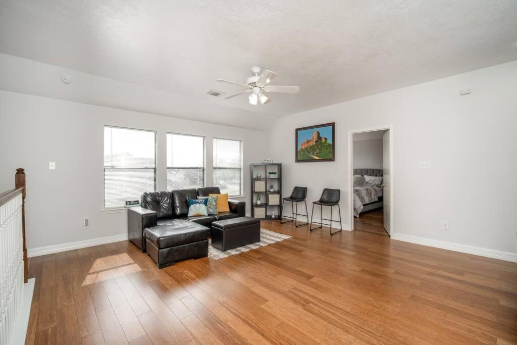 Holiday home Fabulous Vacation 4 Bdrm W/pool Table