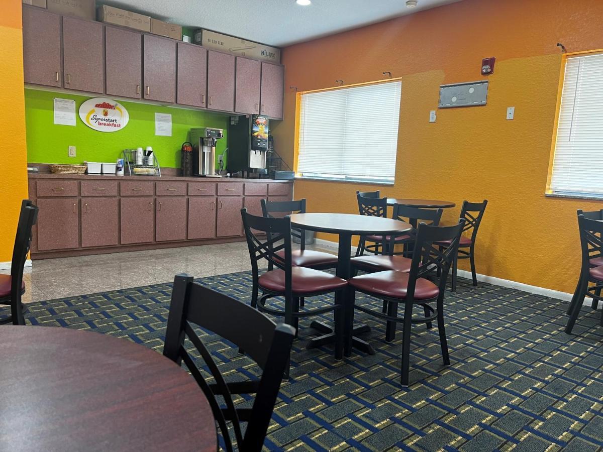 Hotel Super 8 By Wyndham Houston/brookhollow Nw