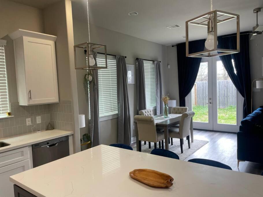 Holiday home 3 Bedroom 5-7min From Downtown