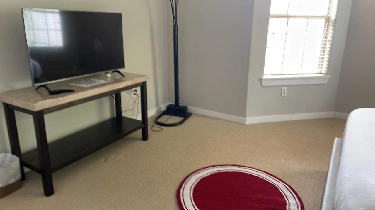 Luxuria Mini-mansion Near Downtown