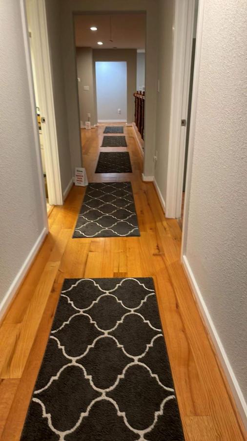 Luxuria Mini-mansion Near Downtown Holiday home *