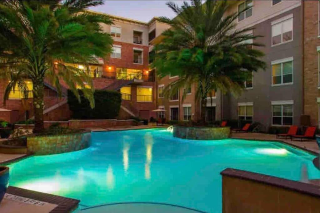 Heart Of Nrg And Medical Center Apartment