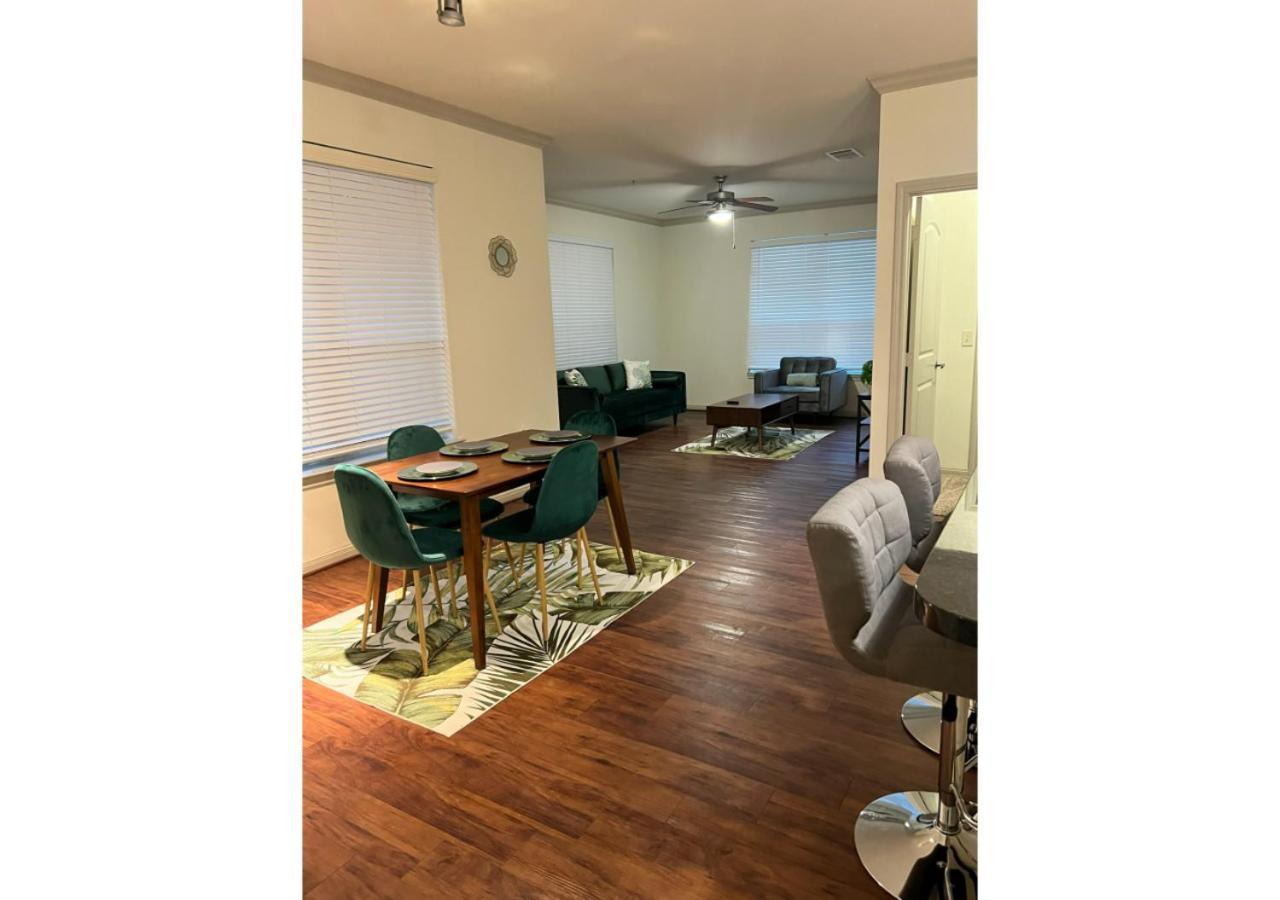 The Jasmine Garden Apt - Poolview Houston