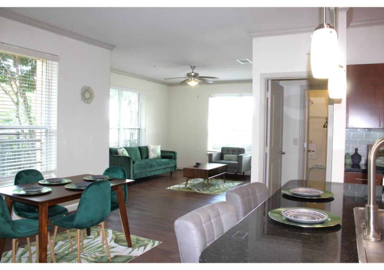 The Jasmine Garden Apt - Poolview Apartment