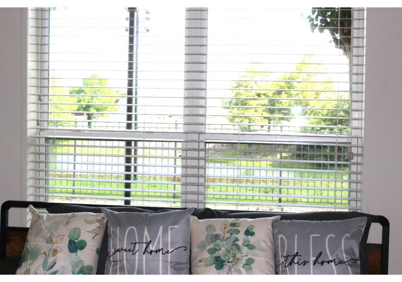 The Jasmine Garden Apt - Poolview Houston