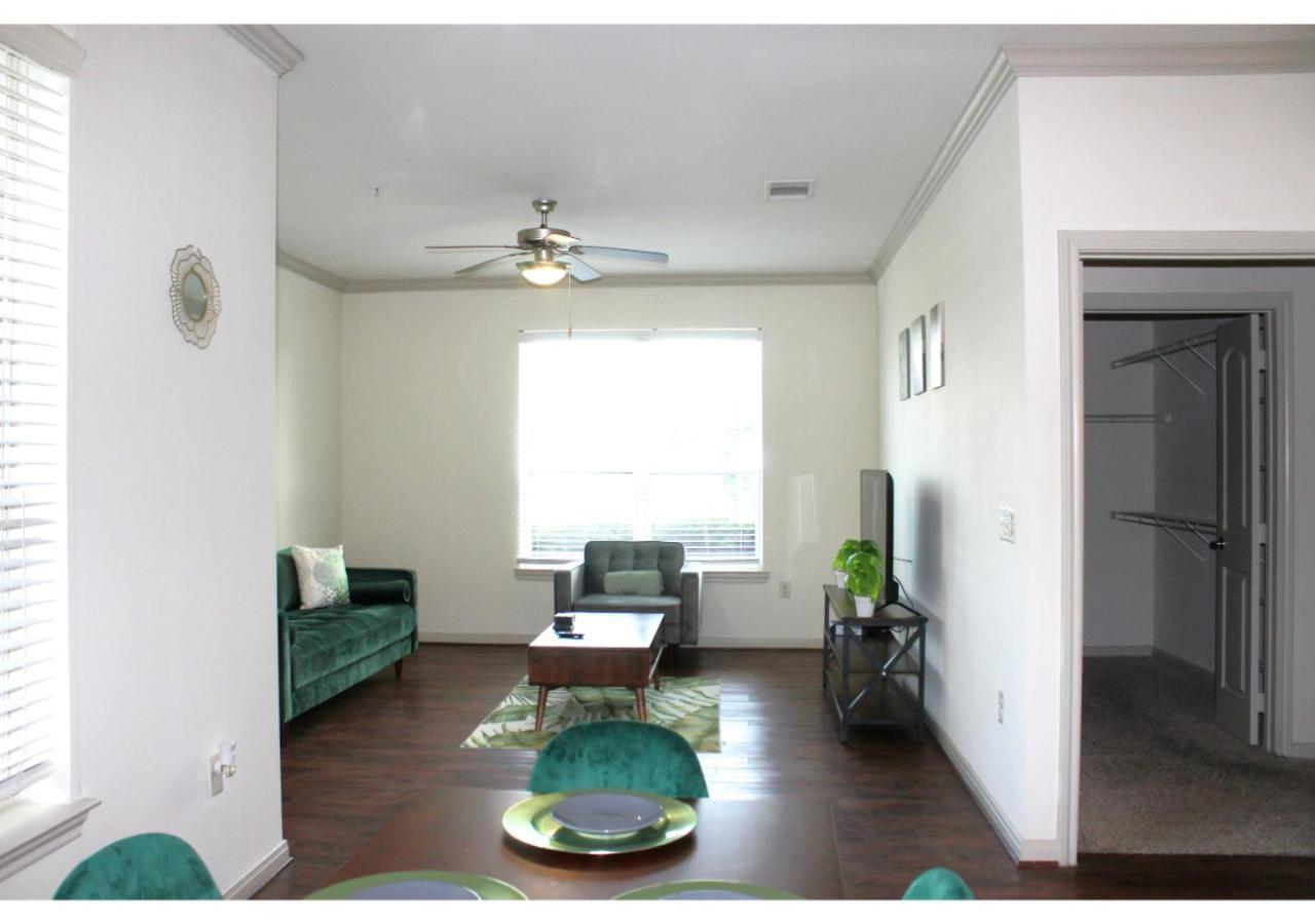 Apartment The Jasmine Garden Apt - Poolview Houston