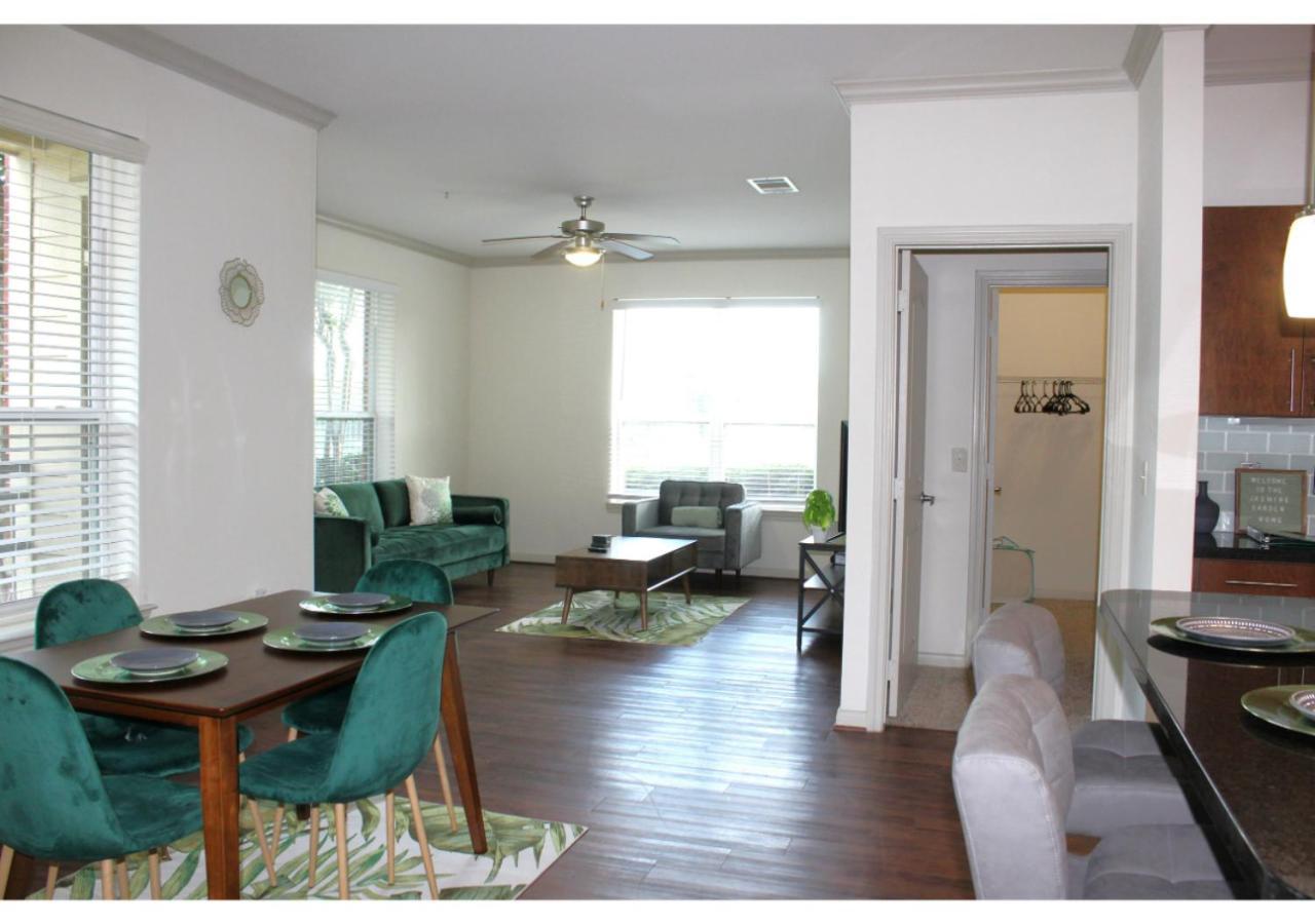 The Jasmine Garden Apt - Poolview * Houston