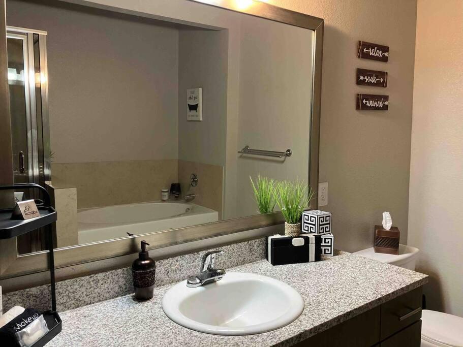 Enchanting Luxury 2/2 Amenities * Houston