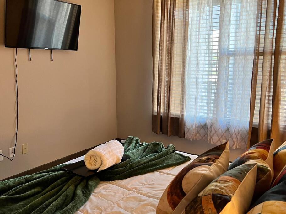 Enchanting Luxury 2/2 Amenities Apartment