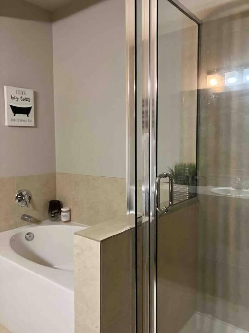 Apartment Enchanting Luxury 2/2 Amenities *