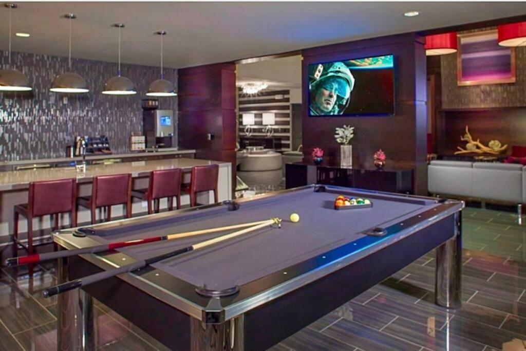 Enchanting Luxury 2/2 Amenities Apartment