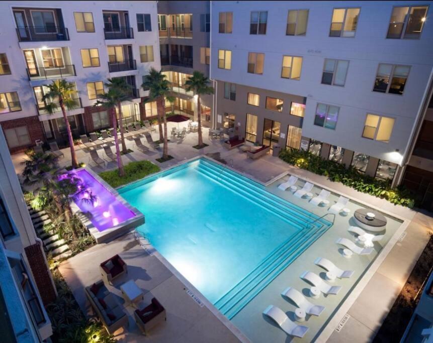 Enchanting Luxury 2/2 Amenities