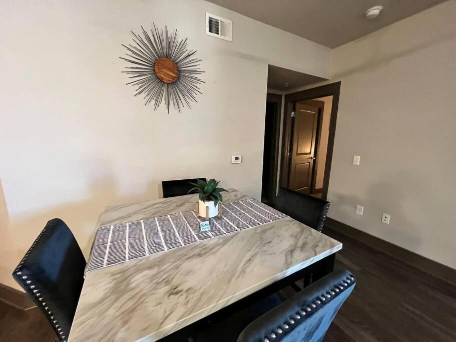 Enchanting Luxury 2/2 Amenities