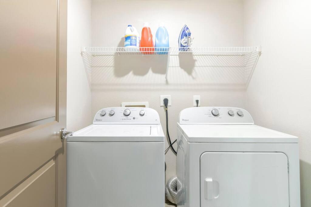 Apartment Enchanting Luxury 2/2 Amenities