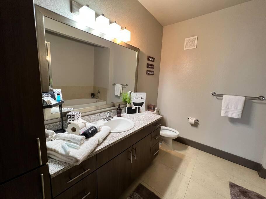 Enchanting Luxury 2/2 Amenities *
