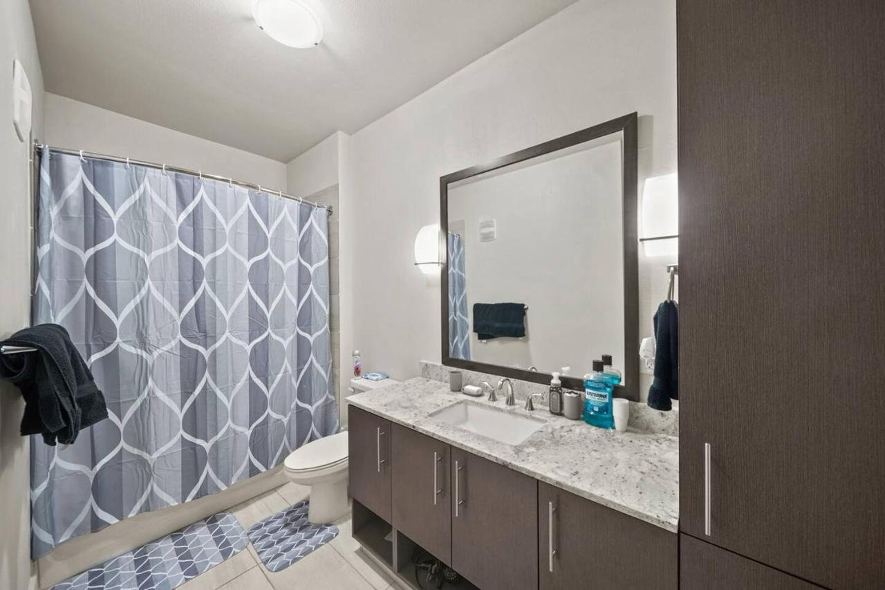 Apartment Modern And Comfy In Post Oak Galleria