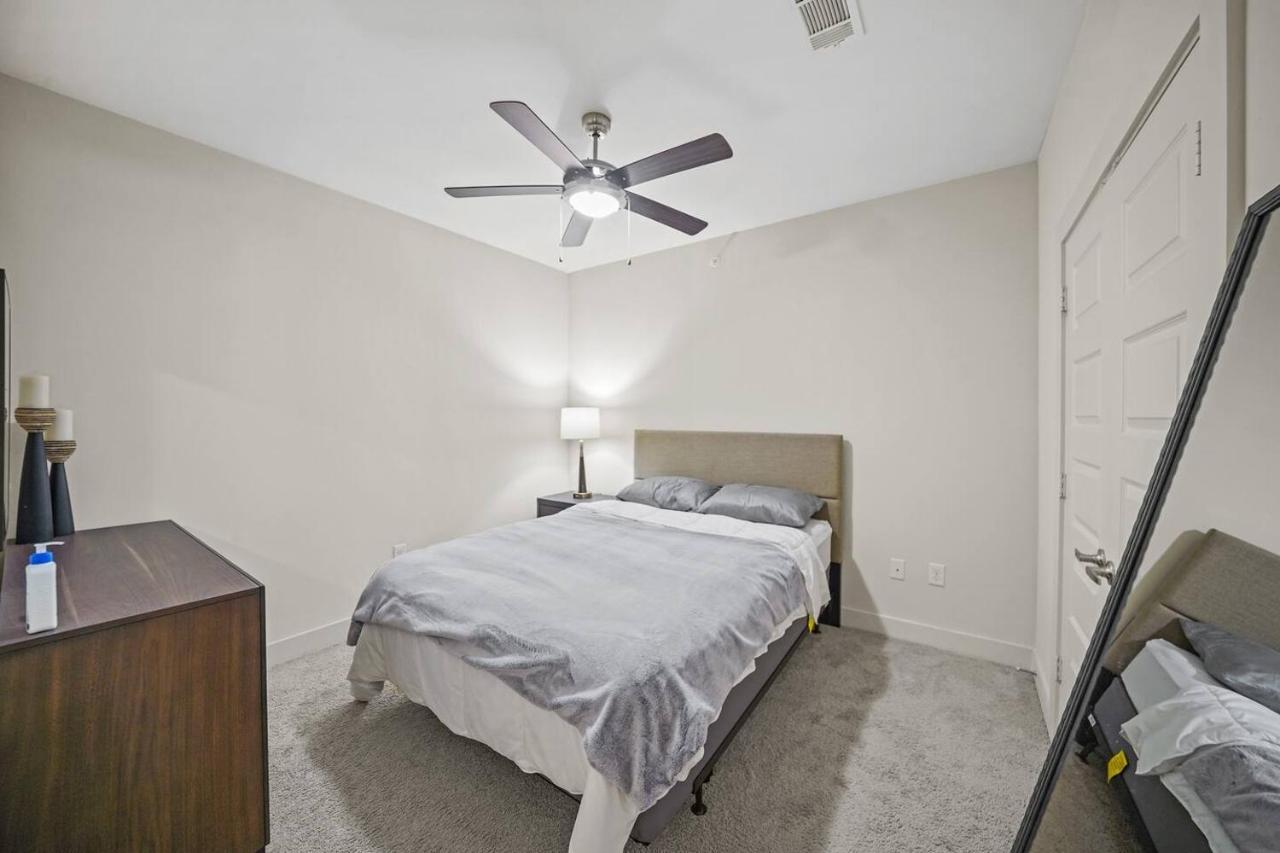 Apartment Modern And Comfy In Post Oak Galleria *