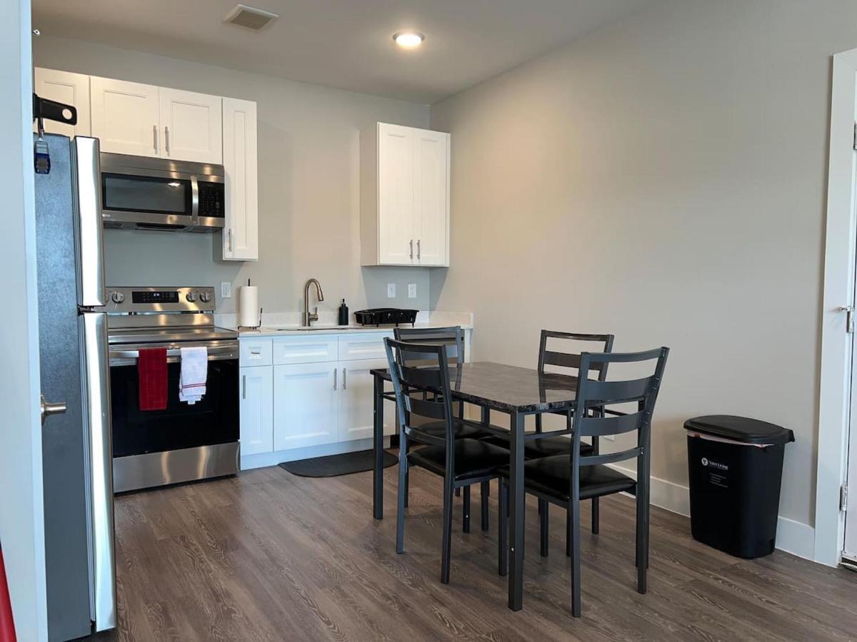 Welcome To Our Spacious 2-bedroom 2-bathroom Located In The Of Houston, Texas! *