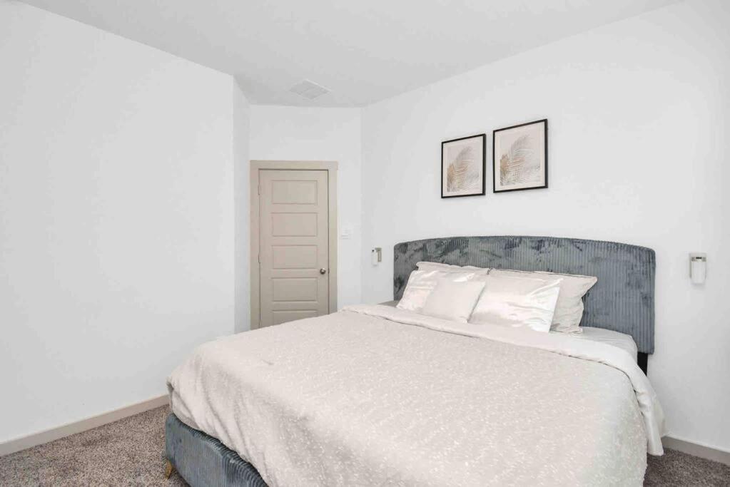 4bedroom Escape - Near Med Center With Backyard *