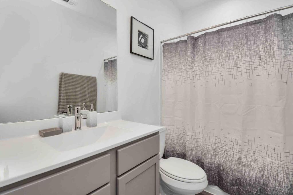 4bedroom Escape - Near Med Center With Backyard Holiday home *