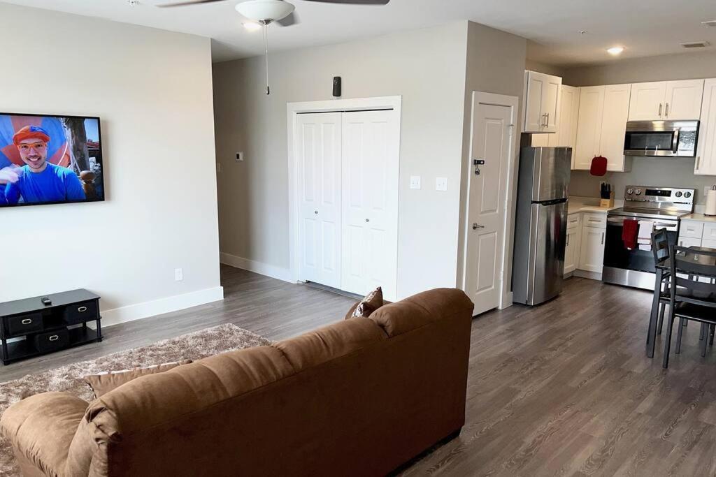 Welcome To Our Spacious 2-bedroom 2-bathroom Located In The Of Houston, Texas! * Houston
