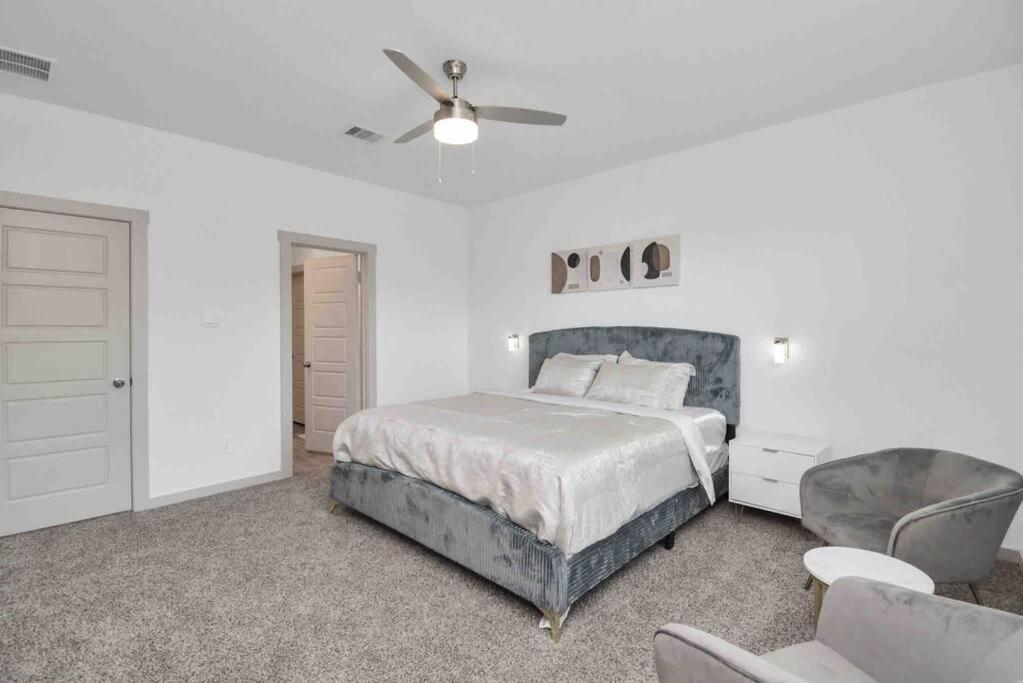 4bedroom Escape - Near Med Center With Backyard *