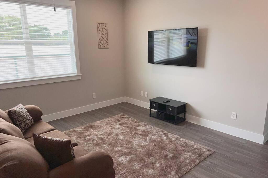 Welcome To Our Spacious 2-bedroom 2-bathroom Located In The Of Houston, Texas! Apartment Houston