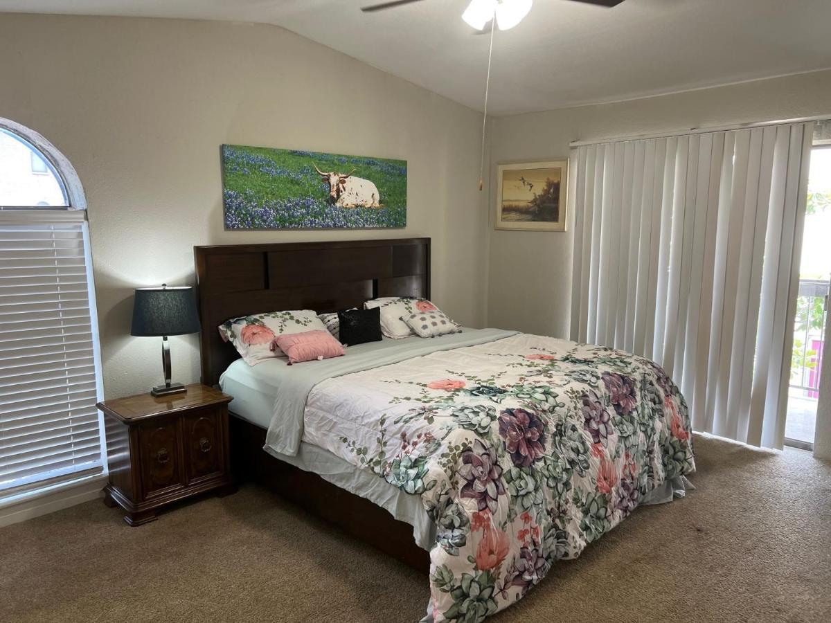 Beautiful 1-bedroom Townhome With Amenities