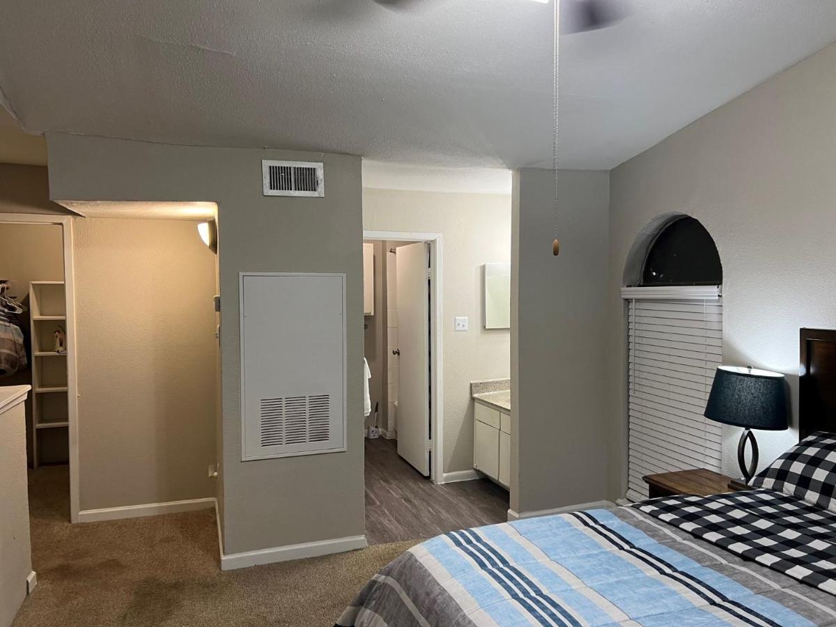 Beautiful 1-bedroom Townhome With Amenities *