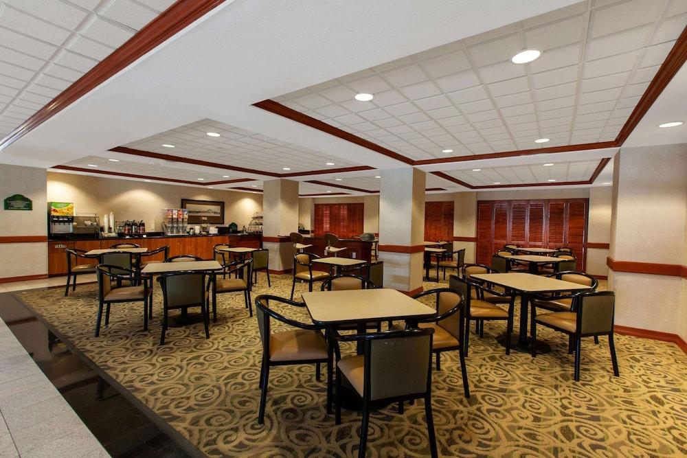 Wingate By Wyndham / Willowbrook Houston