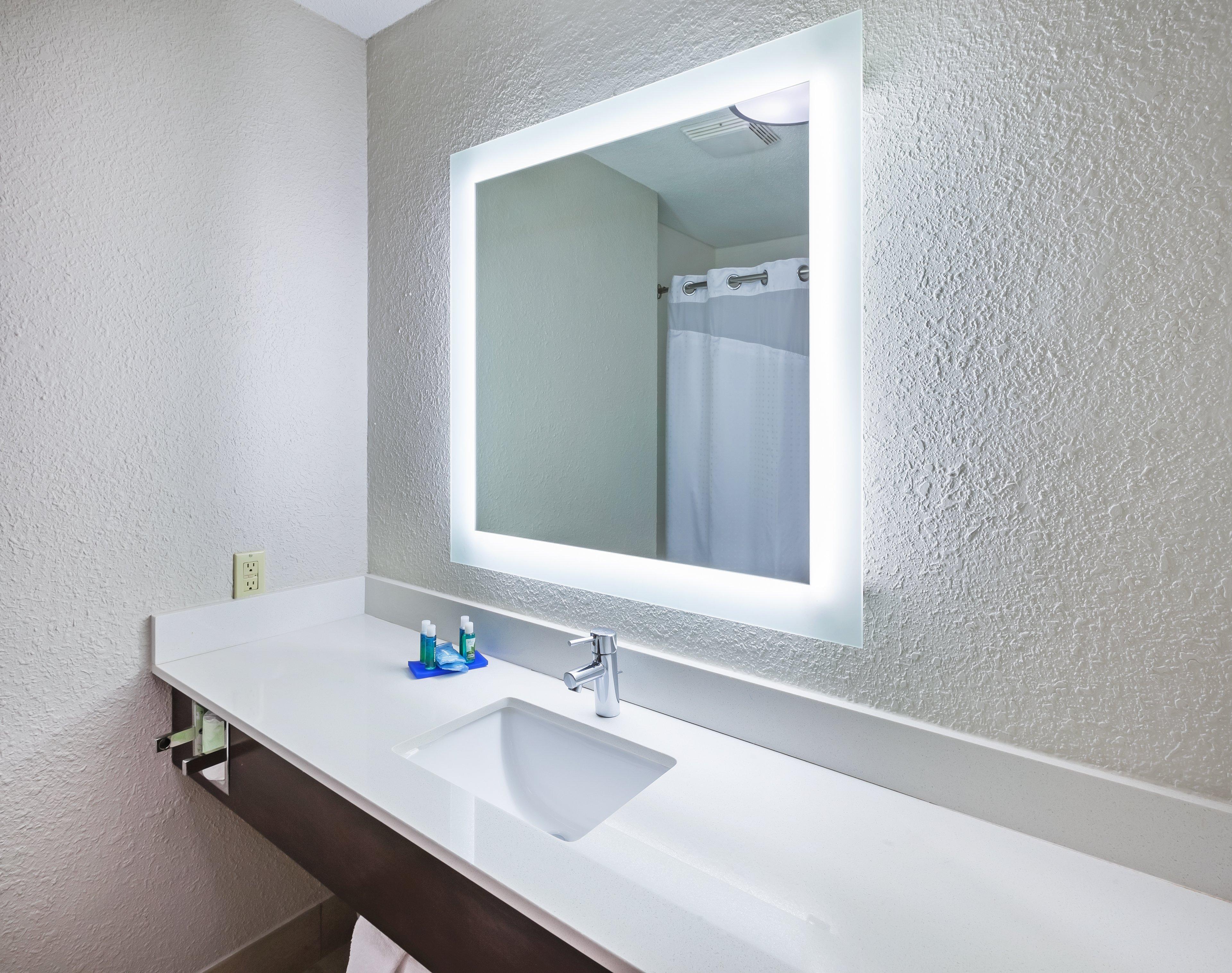 Holiday Express & - Memorial Park Area By Ihg Hotel Houston