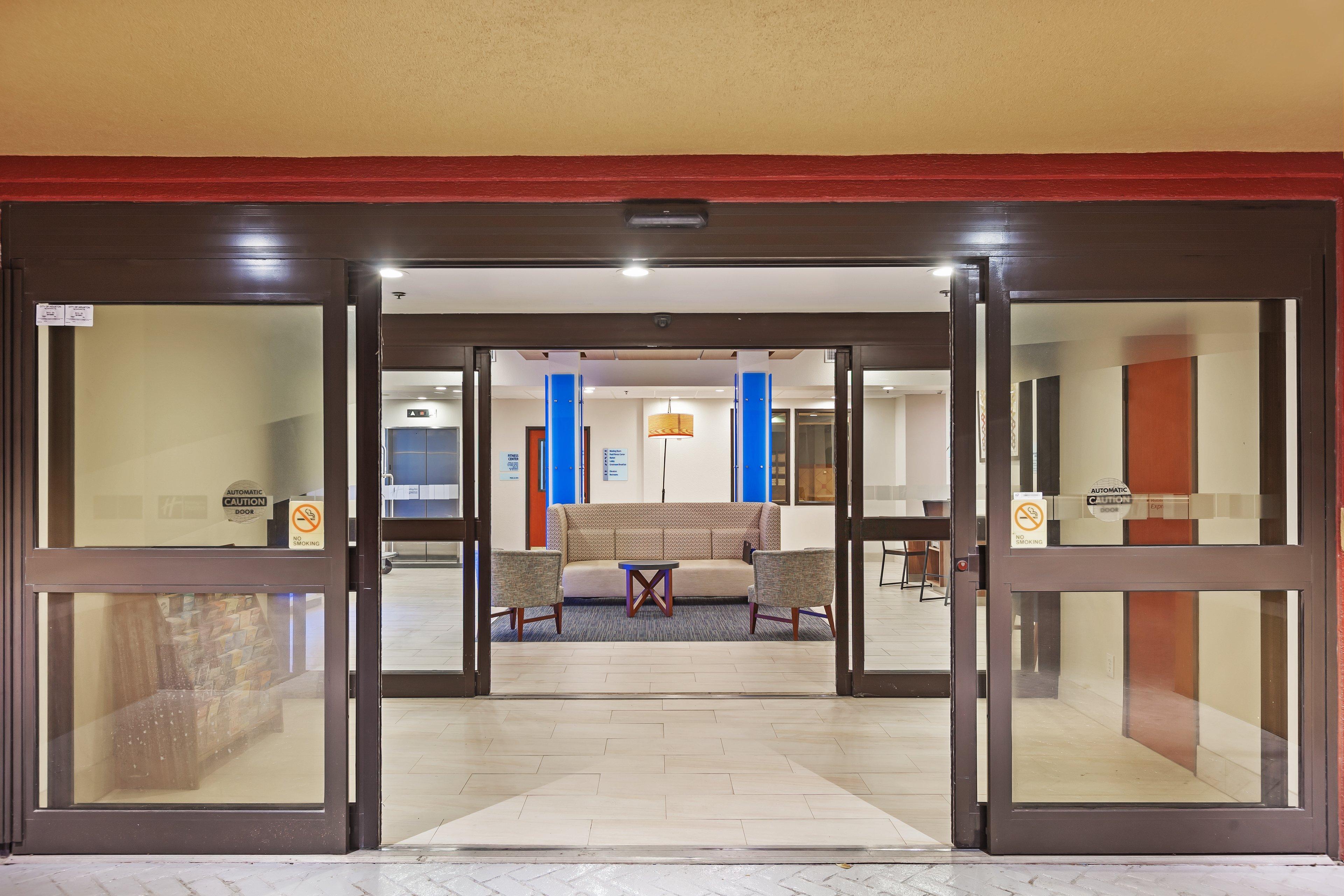 Holiday Express & - Memorial Park Area By Ihg Hotel Houston