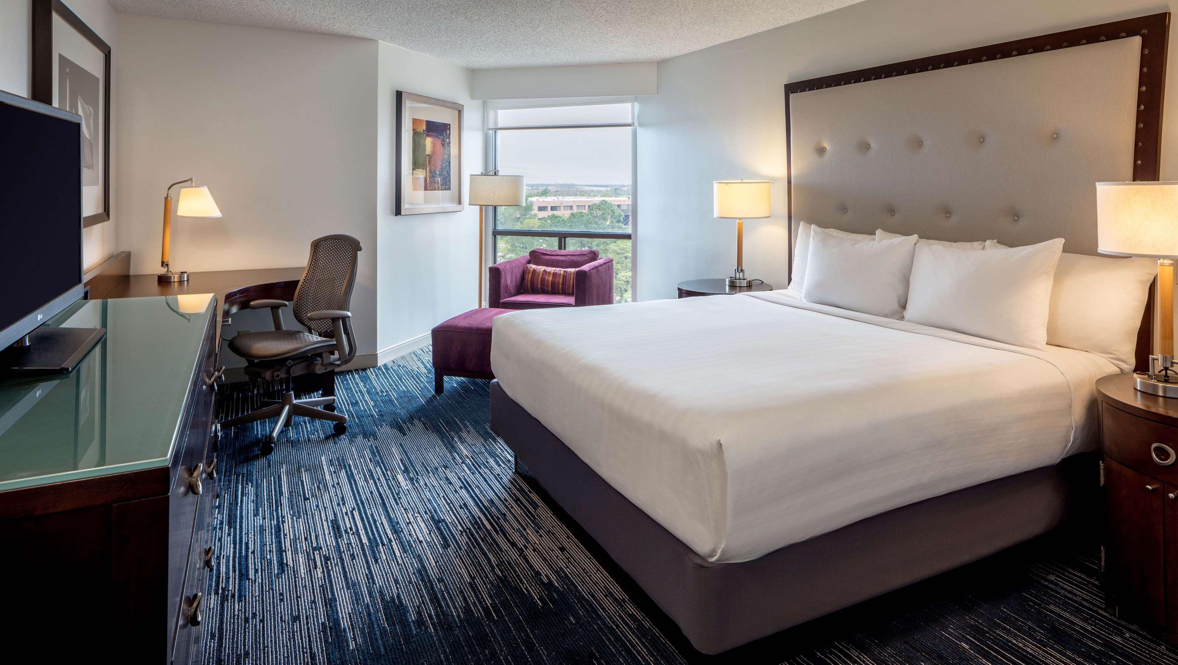 Sonesta Iah Airport Hotel 4*
