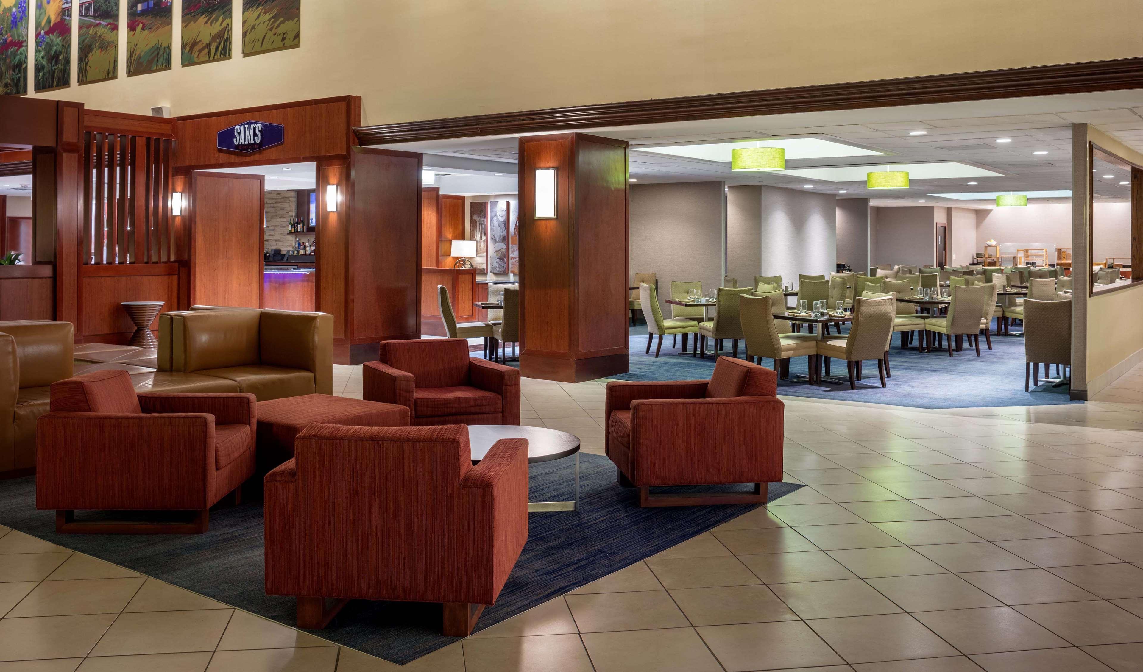 Sonesta Iah Airport Hotel 4*
