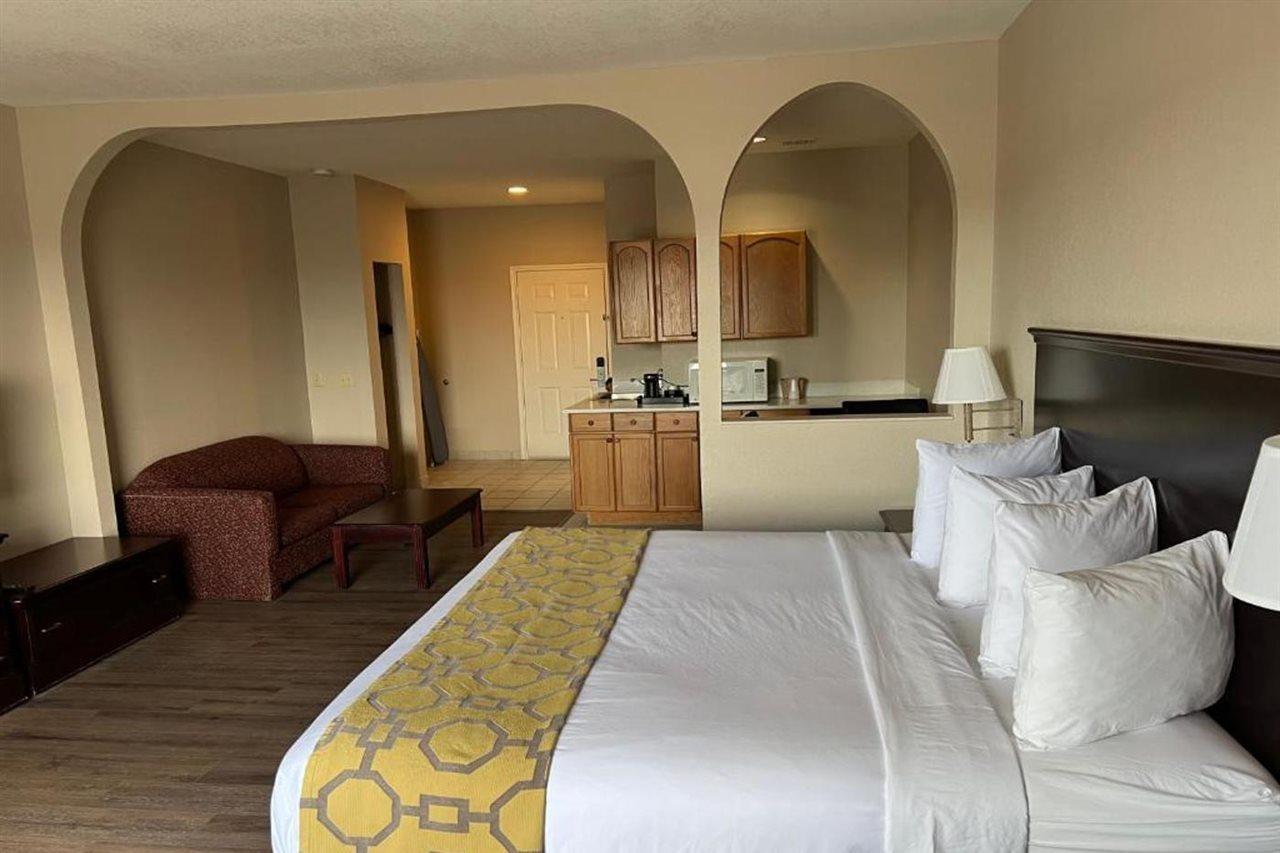 Baymont By Wyndham Brookhollow 2*