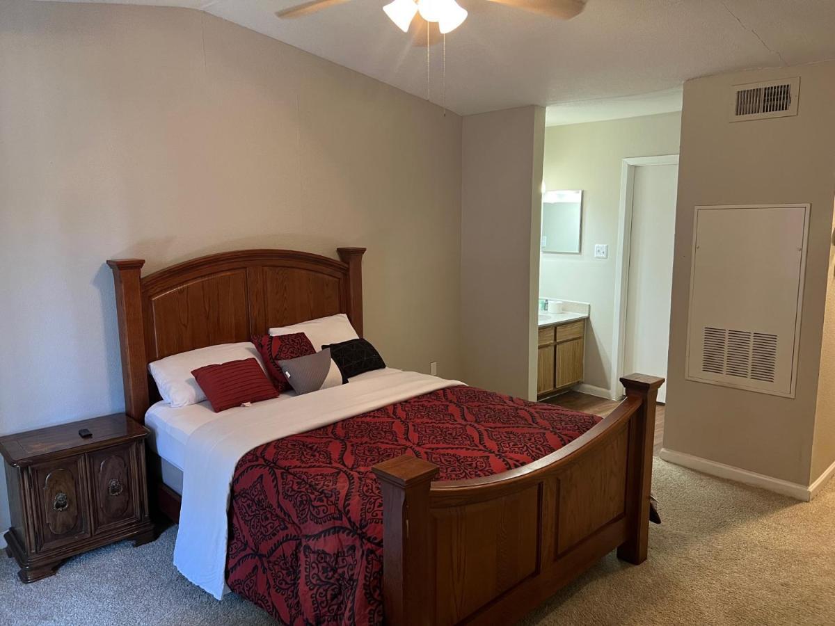Lovely 1-bedroom Townhome With Amenities Apartment Houston