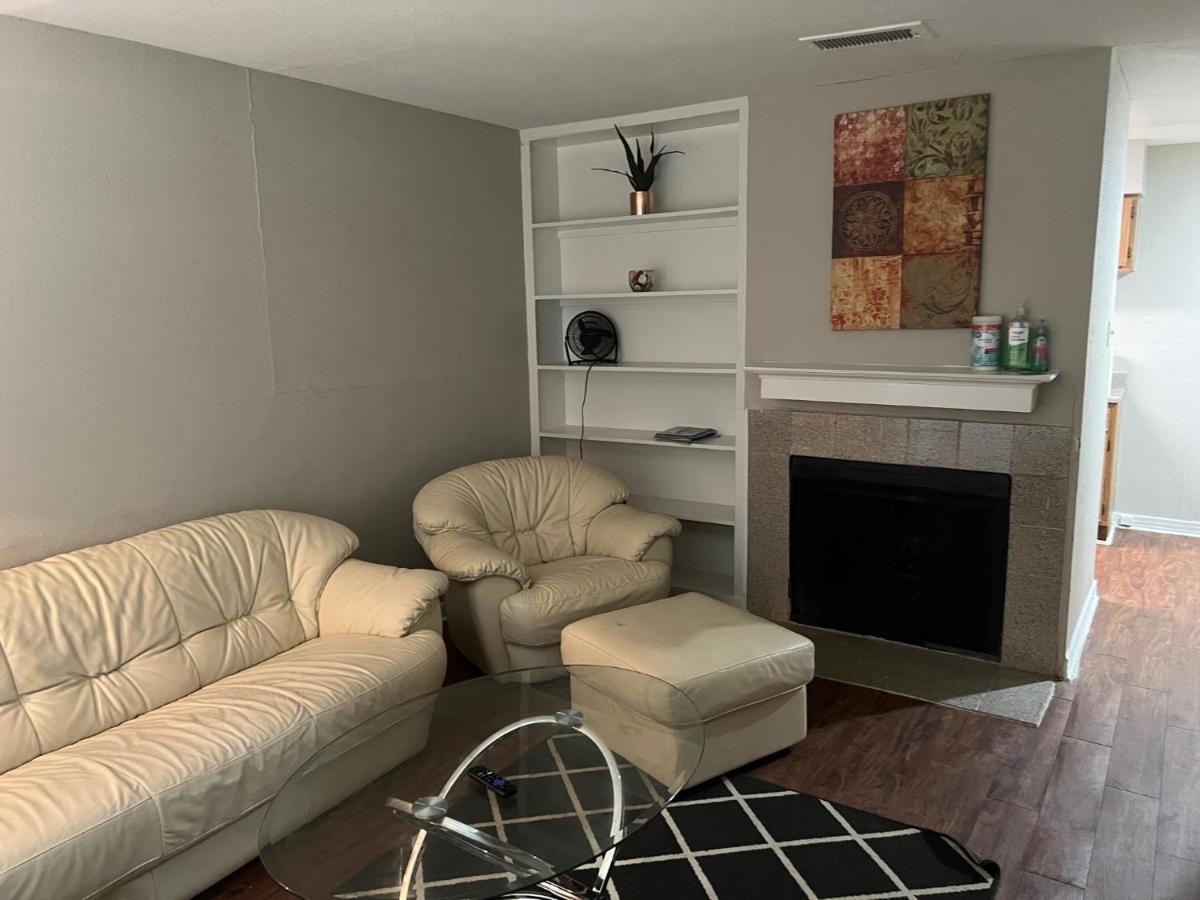 Lovely 1-bedroom Townhome With Amenities Apartment *
