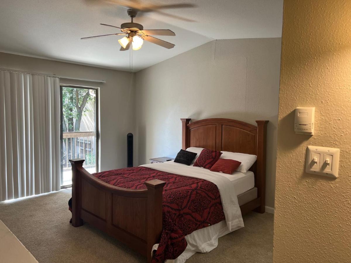 Lovely 1-bedroom Townhome With Amenities Apartment