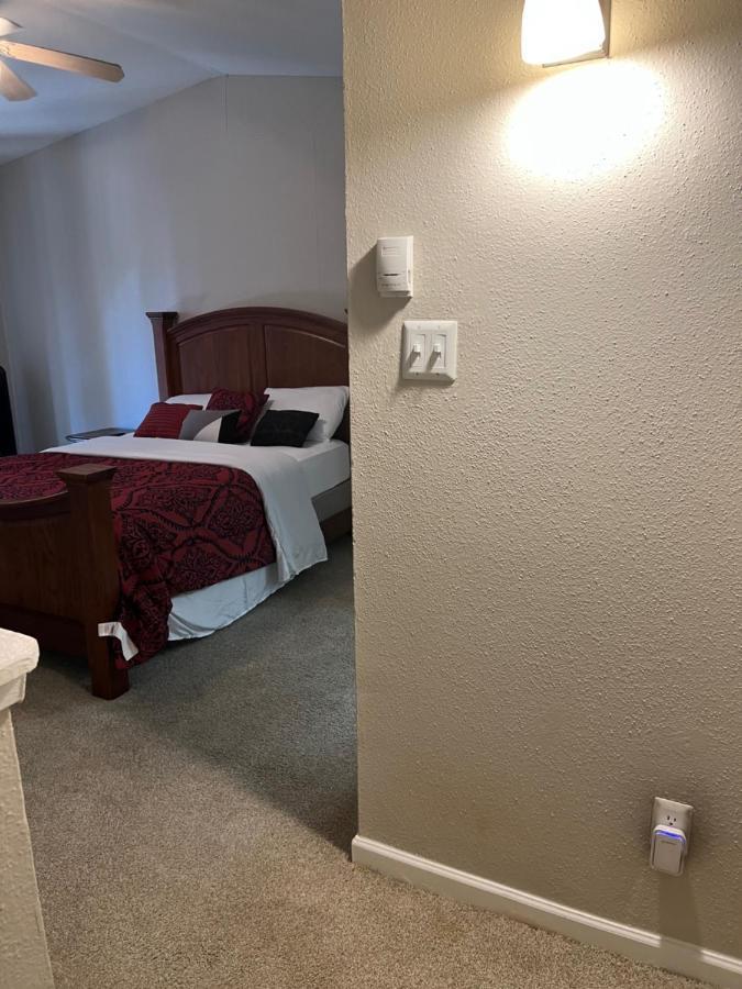 Lovely 1-bedroom Townhome With Amenities Apartment *