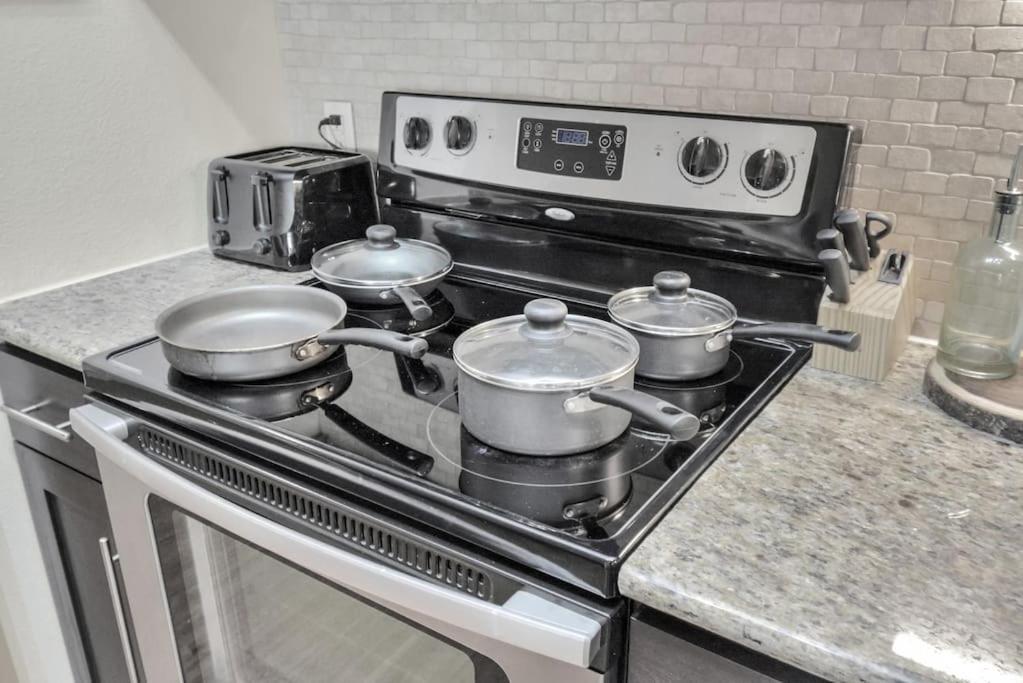 Apartment Lux Mid-rise Walking Distance To Nrg Stadium Houston